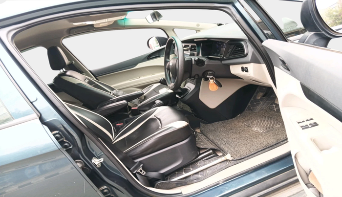 2019 Mahindra MARAZZO M2 7STR, Diesel, Manual, 30,886 km, interior