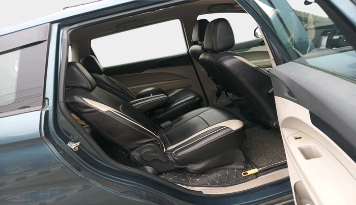 2019 Mahindra MARAZZO M2 7STR, Diesel, Manual, 30,886 km, interior