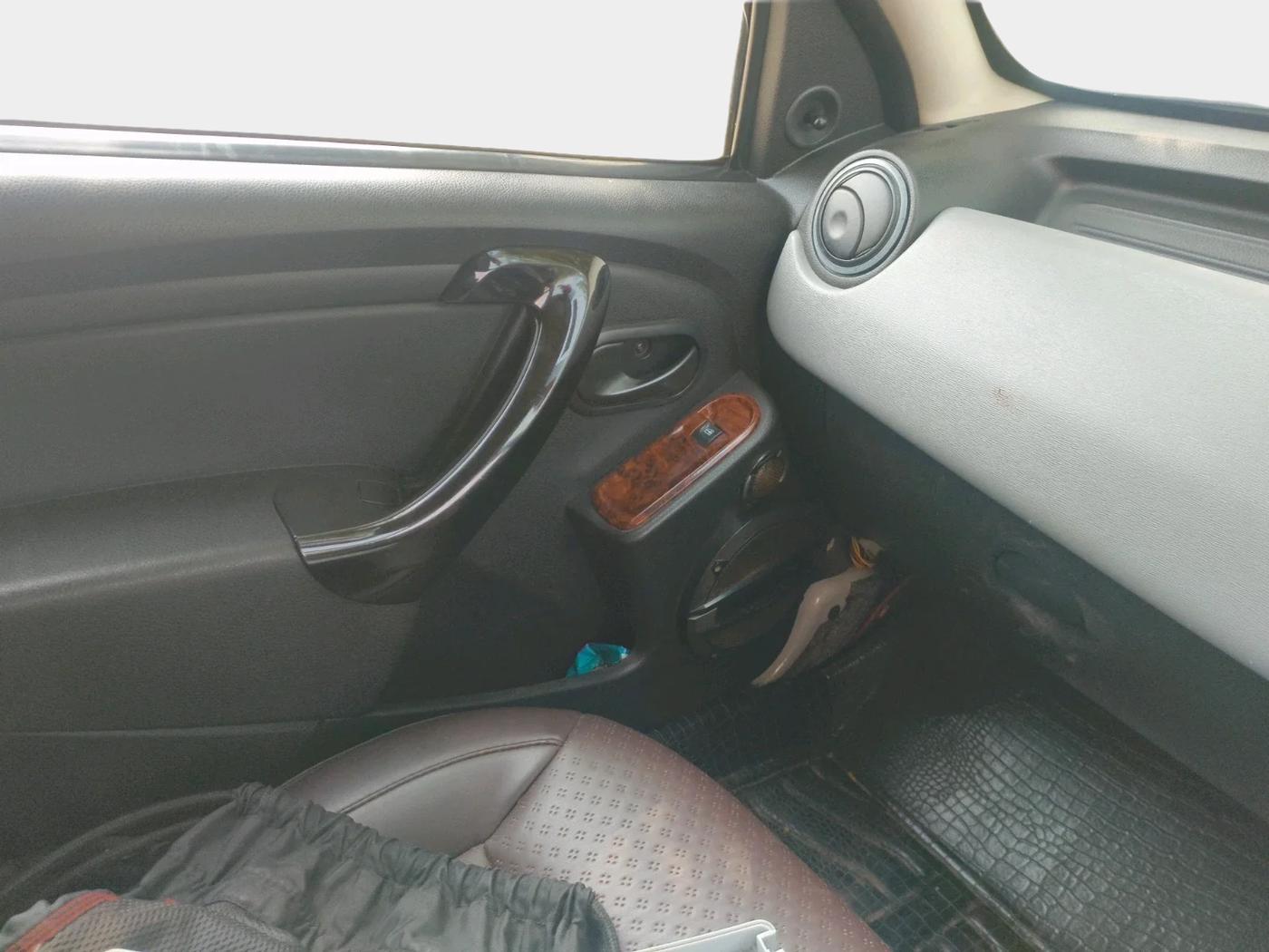 2017 Nissan Terrano XL (D), Diesel, Manual, 1,52,802 km, interior