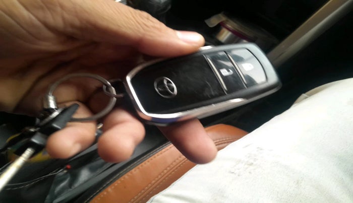 2016 Toyota Innova Crysta 2.4 VX 8 STR, Diesel, Manual, 1,71,045 km, interior