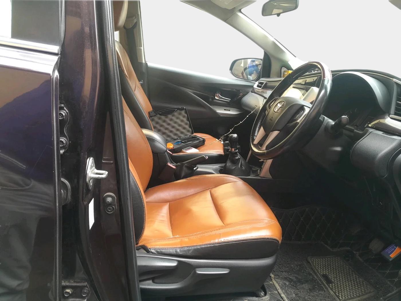 2016 Toyota Innova Crysta 2.4 VX 8 STR, Diesel, Manual, 1,71,045 km, interior