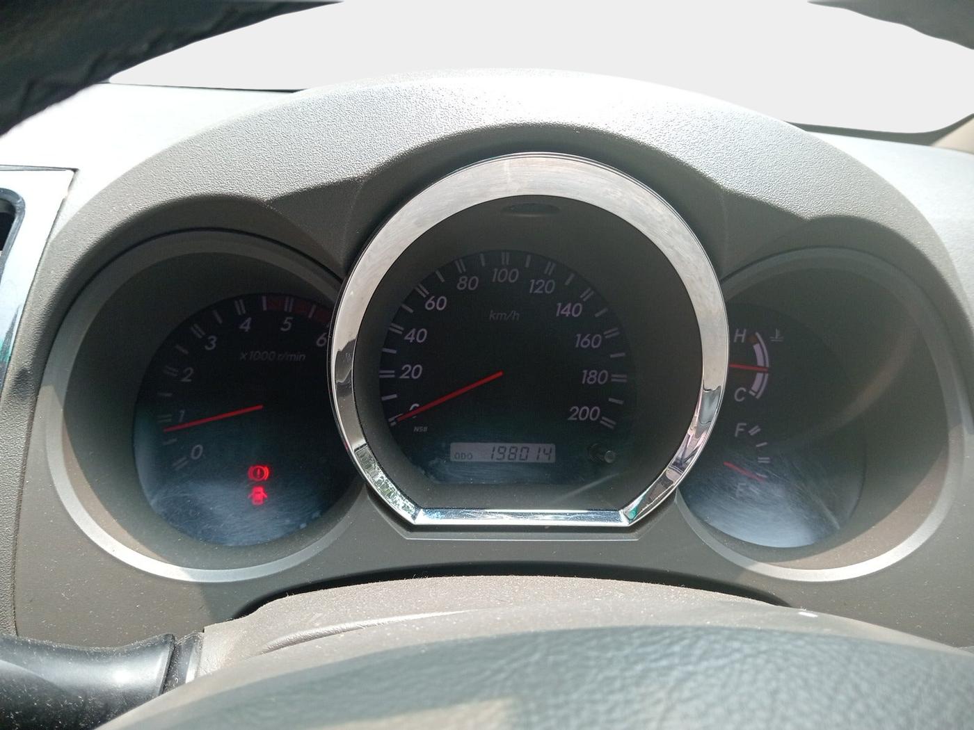 2010 Toyota Fortuner 3.0 4X4 MT, Diesel, Manual, 1,98,014 km, interior