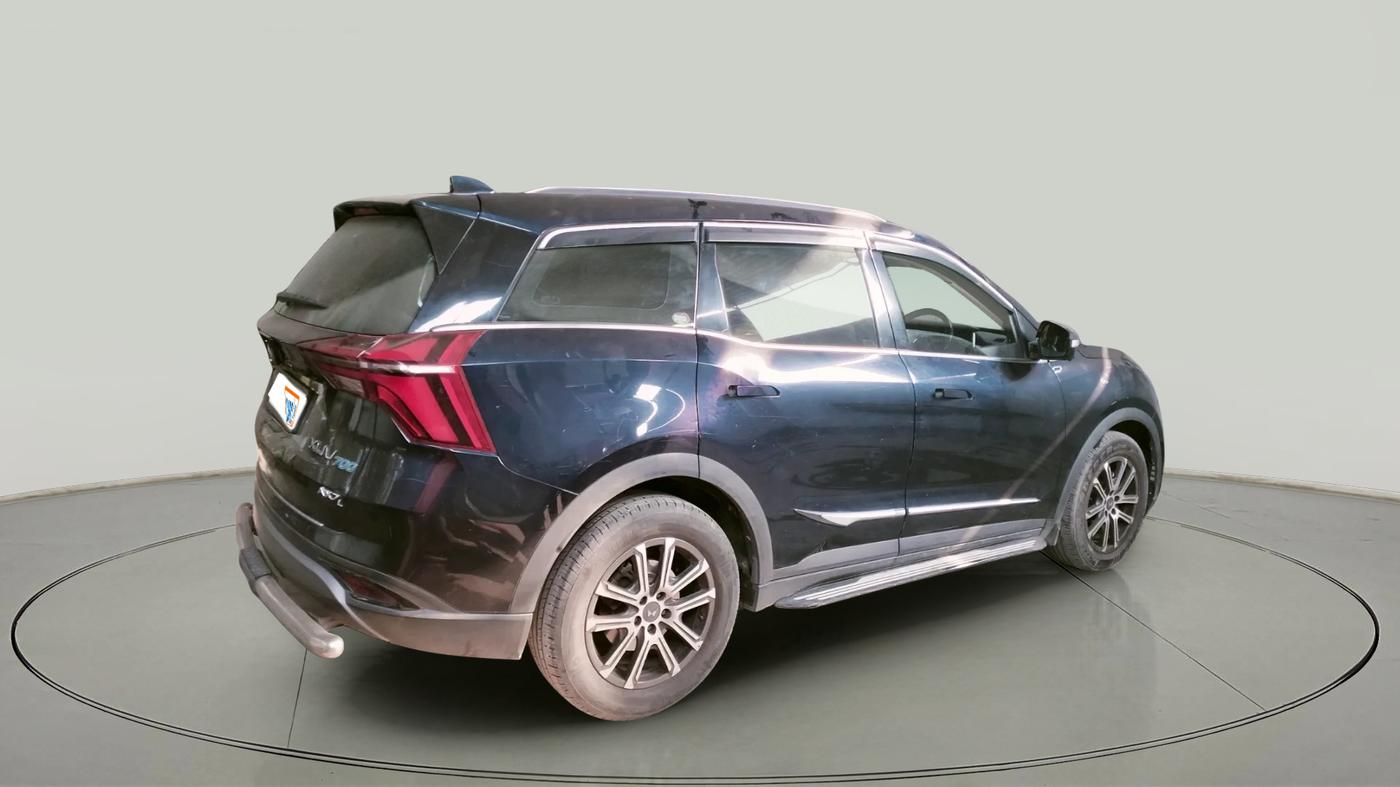 2022 Mahindra XUV700 AX 7 LUXURY D AT 7 STR, Diesel, Automatic, 98,250 km, exterior