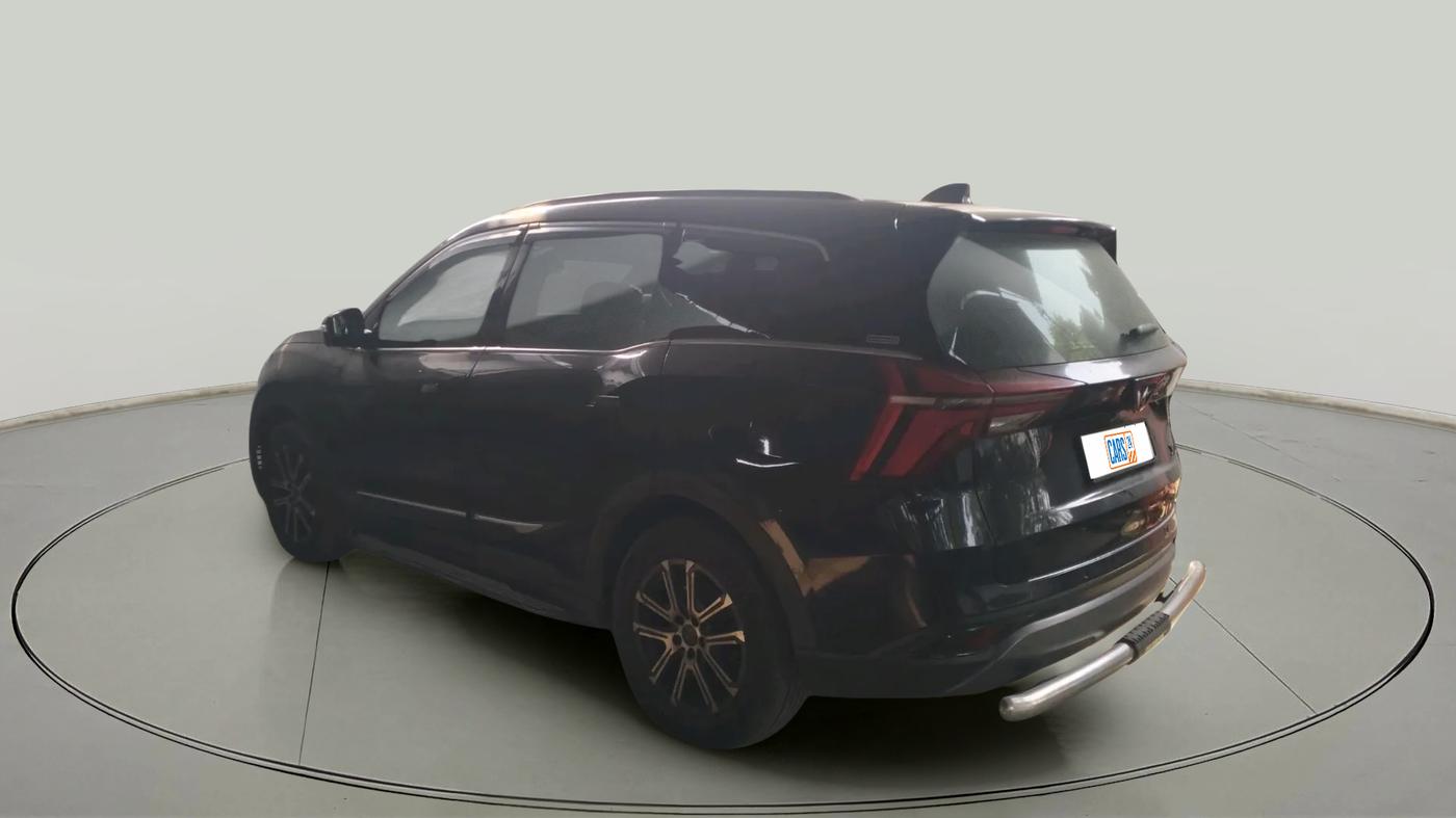 2022 Mahindra XUV700 AX 7 LUXURY D AT 7 STR, Diesel, Automatic, 98,250 km, exterior