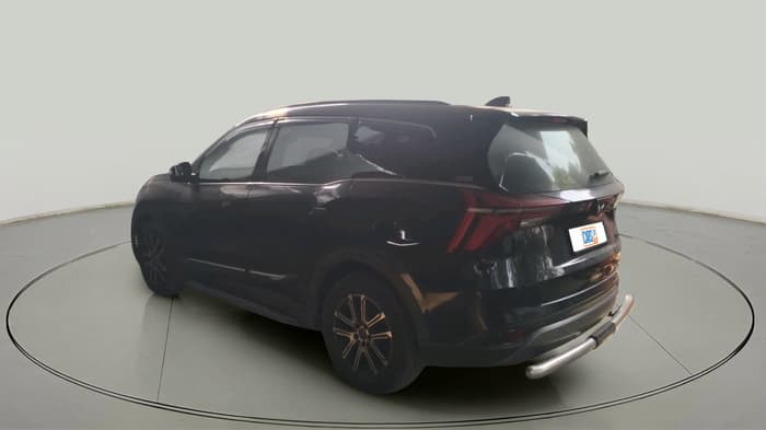 2022 Mahindra XUV700 AX 7 LUXURY D AT 7 STR, Diesel, Automatic, 98,250 km, exterior