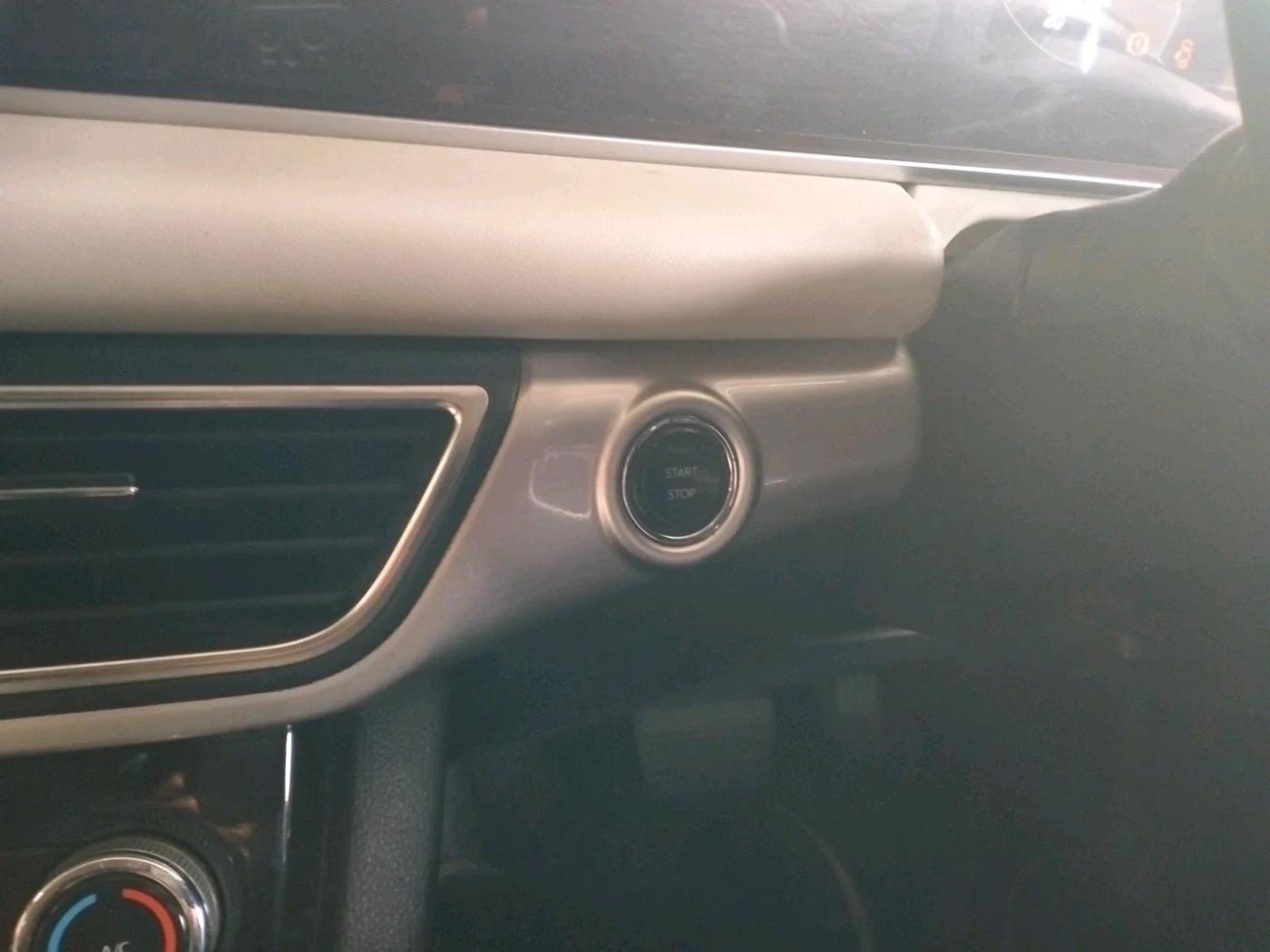 2022 Mahindra XUV700 AX 7 LUXURY D AT 7 STR, Diesel, Automatic, 98,250 km, interior