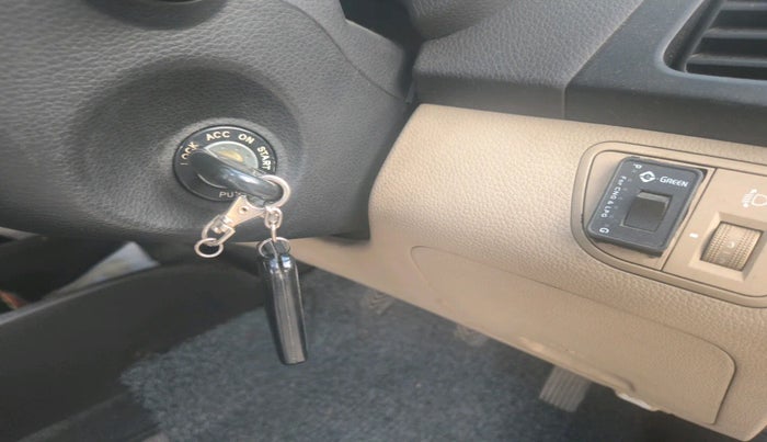 2013 Hyundai Eon MAGNA +, Petrol, Manual, 30,759 km, interior