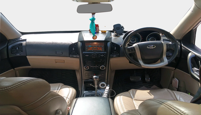 2017 Mahindra XUV500 W10 AT, Diesel, Automatic, 1,32,318 km, interior