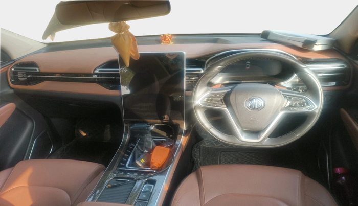 2023 MG HECTOR PLUS SAVVY PRO 1.5 TURBO CVT 7 STR, Petrol, Automatic, 19,504 km, interior