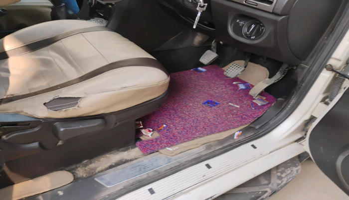 2016 Tata Safari Storme 2.2 EX 4X2, Diesel, Manual, 88,418 km, interior