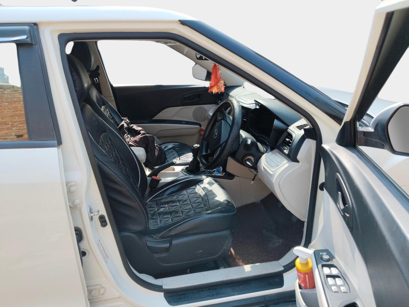 2021 Mahindra XUV300 W6 1.5 Sunroof Diesel, Diesel, Manual, 33,987 km, interior