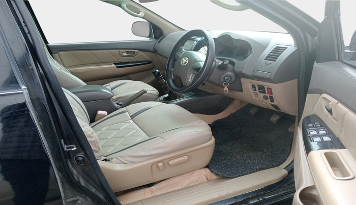 2012 Toyota Fortuner 3.0 4X2 MT, Diesel, Manual, 2,27,675 km, interior