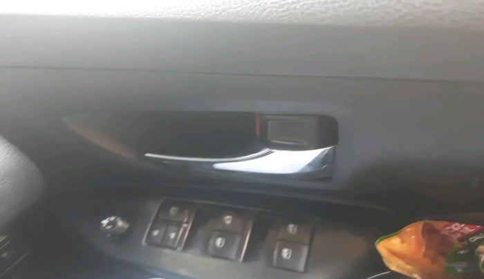 2017 Toyota Innova Crysta 2.4 GX 8 STR, Diesel, Manual, 1,48,511 km, interior