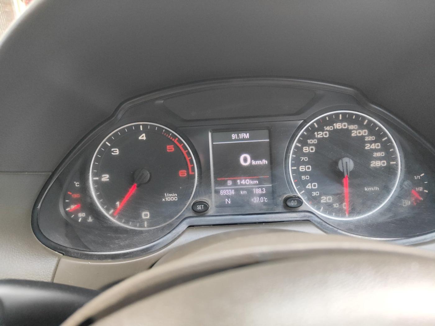 2012 Audi Q5 2.0 TDI QUATTRO, Diesel, Automatic, 1,69,334 km, interior