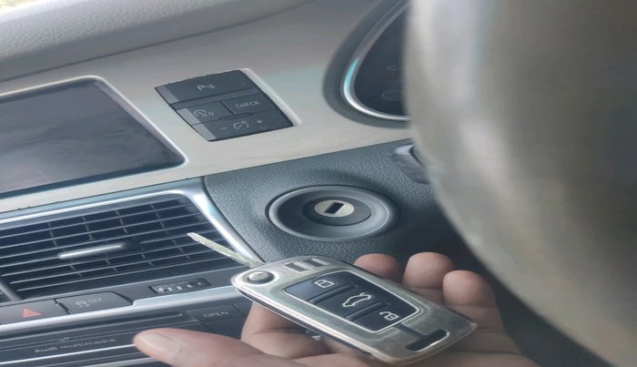 2012 Audi Q7 3.0 TDI QUATTRO, Diesel, Automatic, 1,12,338 km, interior