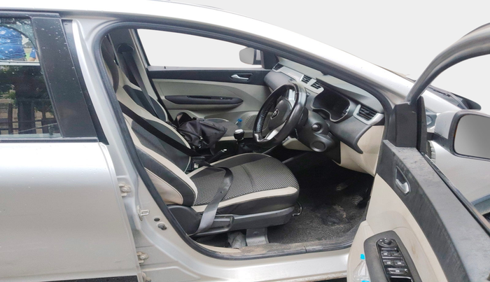 2019 Renault TRIBER RXZ, Petrol, Manual, 46,512 km, interior