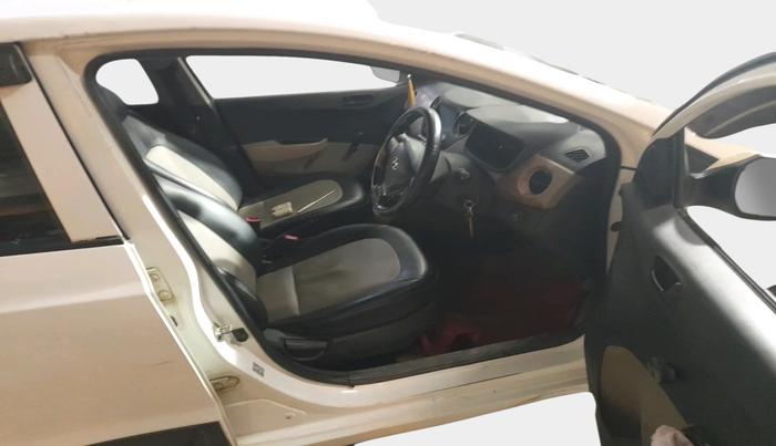 2018 Hyundai XCENT PRIME T  VTVT CNG, Petrol, Manual, 2,61,988 km, interior