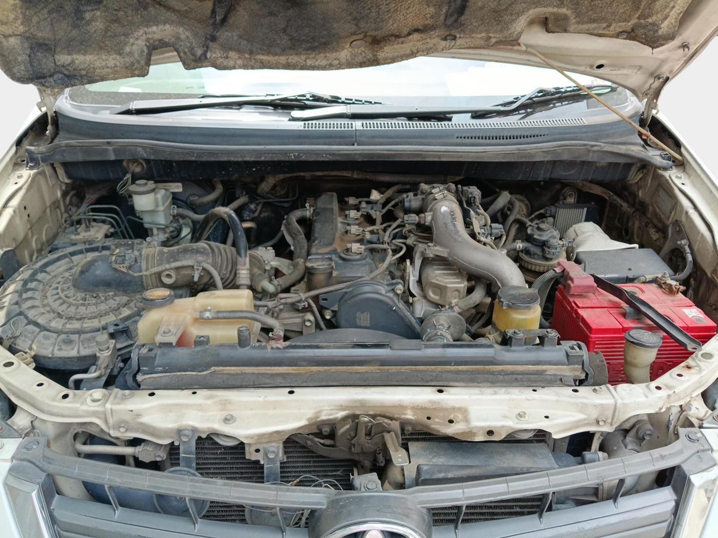 2015 Toyota Innova 2.5 GX 7 STR, Diesel, Manual, 1,95,532 km, exterior