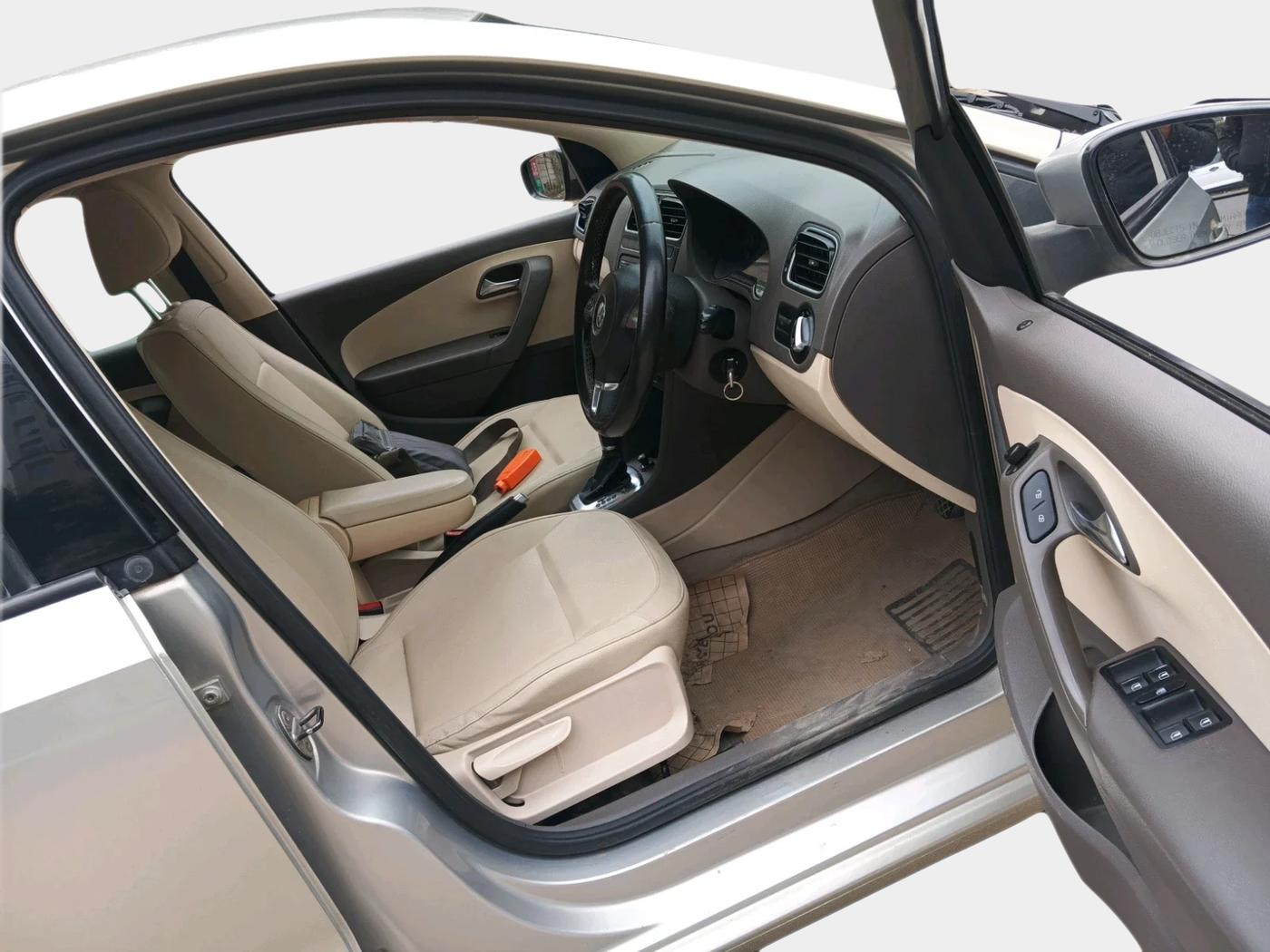 2012 Volkswagen Vento HIGHLINE PETROL AT, Petrol, Automatic, 80,530 km, interior