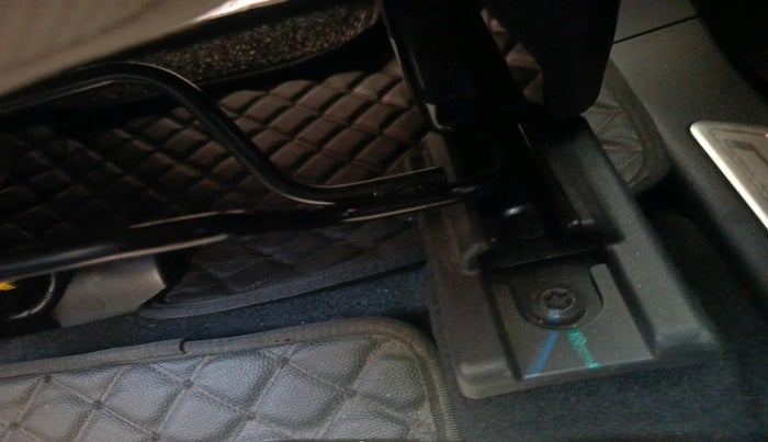 2023 Mahindra XUV700 AX 7 P MT 7 STR, Petrol, Manual, 20,835 km, interior