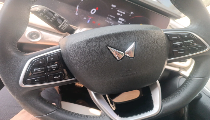 2023 Mahindra XUV700 AX 7 P MT 7 STR, Petrol, Manual, 20,835 km, interior