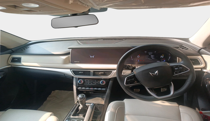 2023 Mahindra XUV700 AX 7 P MT 7 STR, Petrol, Manual, 20,835 km, interior