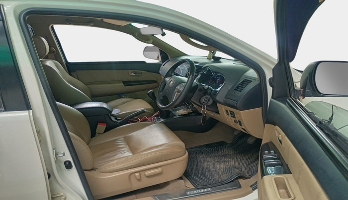 2015 Toyota Fortuner 3.0 4X2 MT, Diesel, Manual, 54,321 km, interior