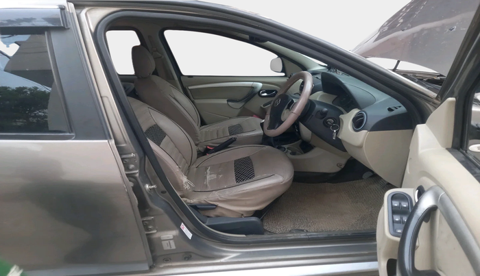 2014 Nissan Terrano XL (D), Diesel, Manual, 1,91,674 km, interior