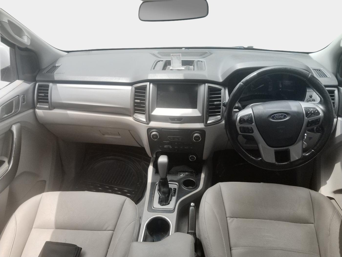 2016 Ford Endeavour TREND 2.2 4X2 AT, Diesel, Automatic, 1,56,246 km, interior