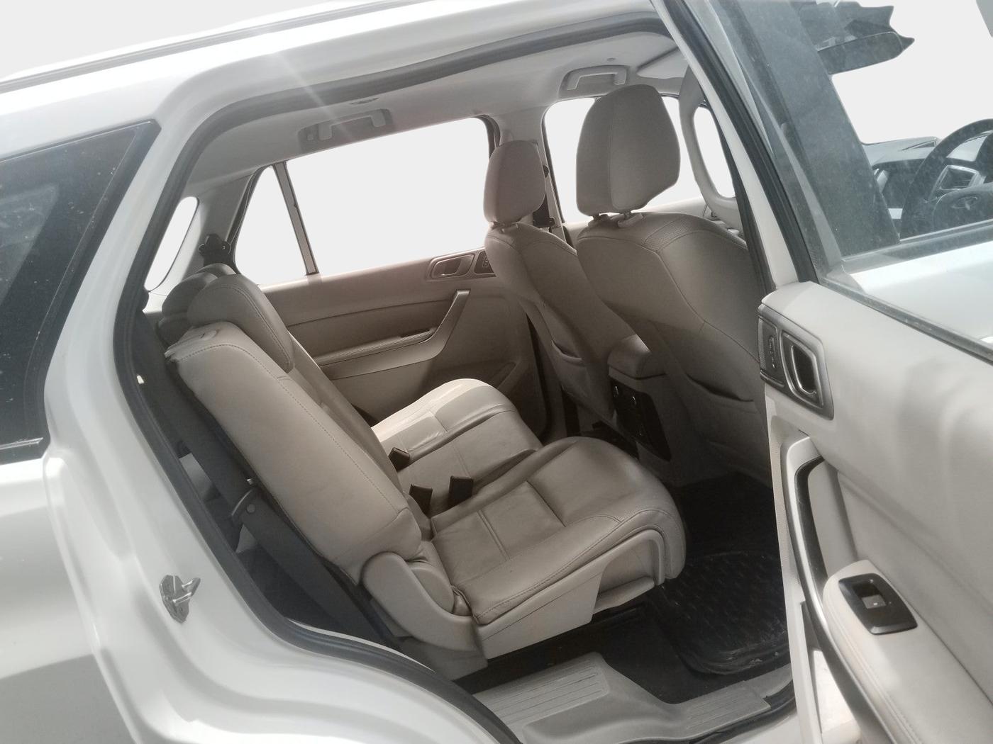 2016 Ford Endeavour TREND 2.2 4X2 AT, Diesel, Automatic, 1,56,246 km, interior
