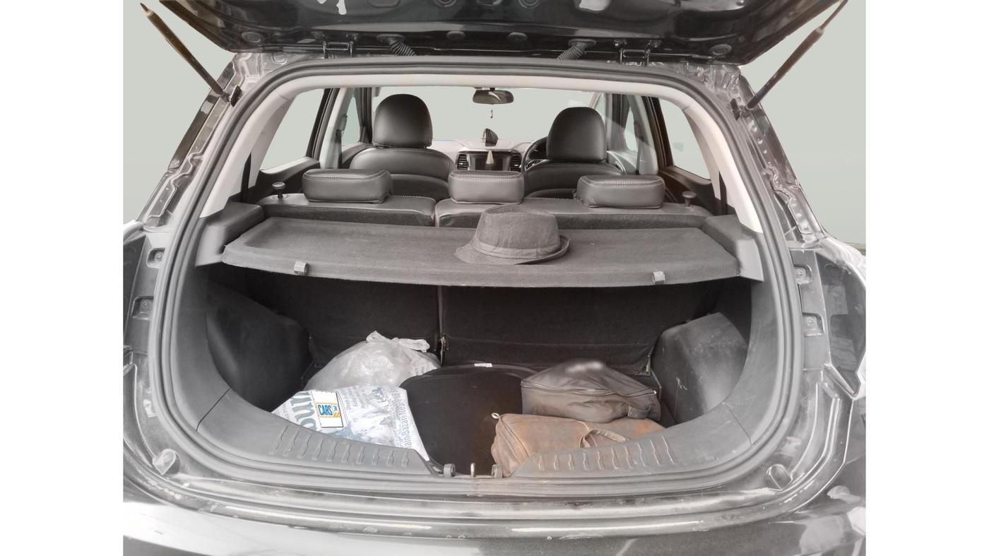 2023 Mahindra XUV400 EL 7.2 KW, Electric, Automatic, 35,165 km, exterior