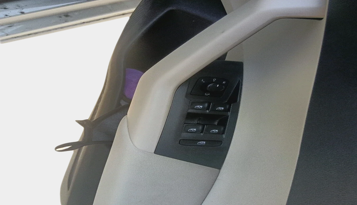 2024 Volkswagen VIRTUS HIGHLINE TSI 1.0 AT, Petrol, Automatic, 27,811 km, interior