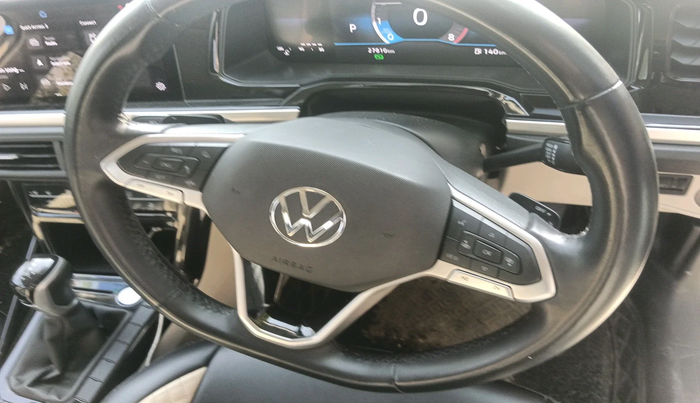 2024 Volkswagen VIRTUS HIGHLINE TSI 1.0 AT, Petrol, Automatic, 27,811 km, interior