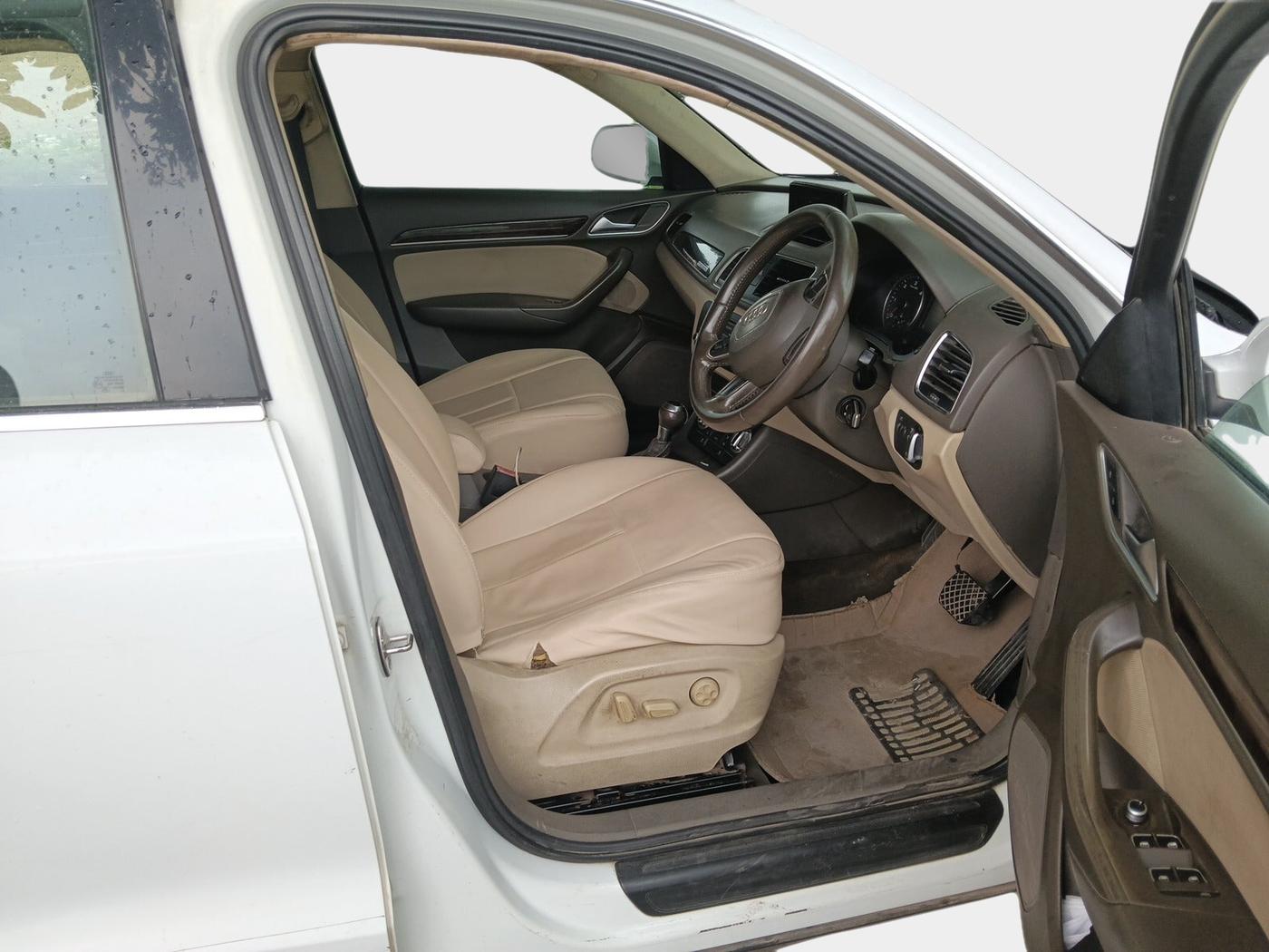 2012 Audi Q3 2.0 QUATTRO TDI AT, Diesel, Automatic, 92,000 km, interior