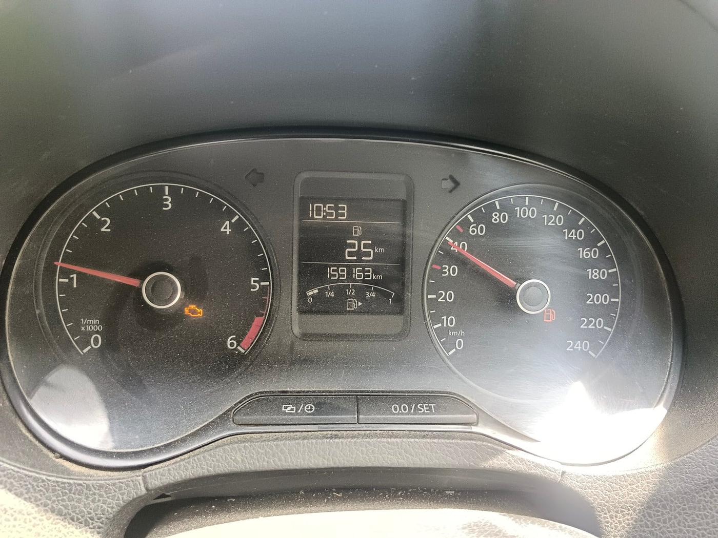 2015 Volkswagen Polo HIGHLINE1.5L, Diesel, Manual, 1,59,163 km, interior