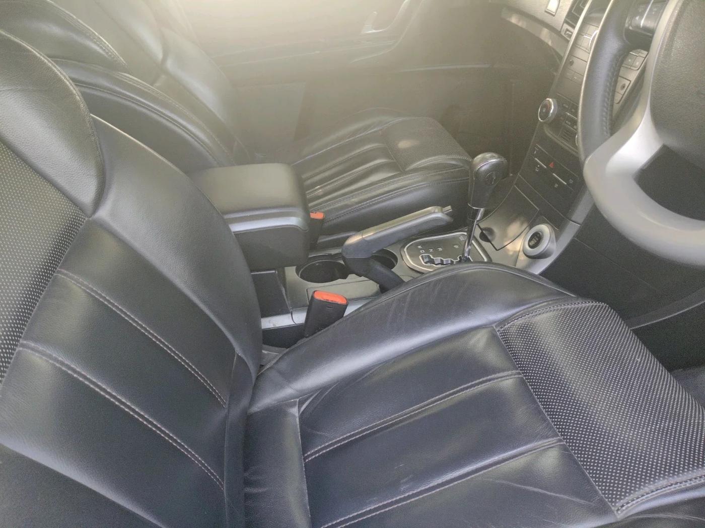 2018 Mahindra XUV500 W10 AT, Diesel, Automatic, 42,545 km, interior