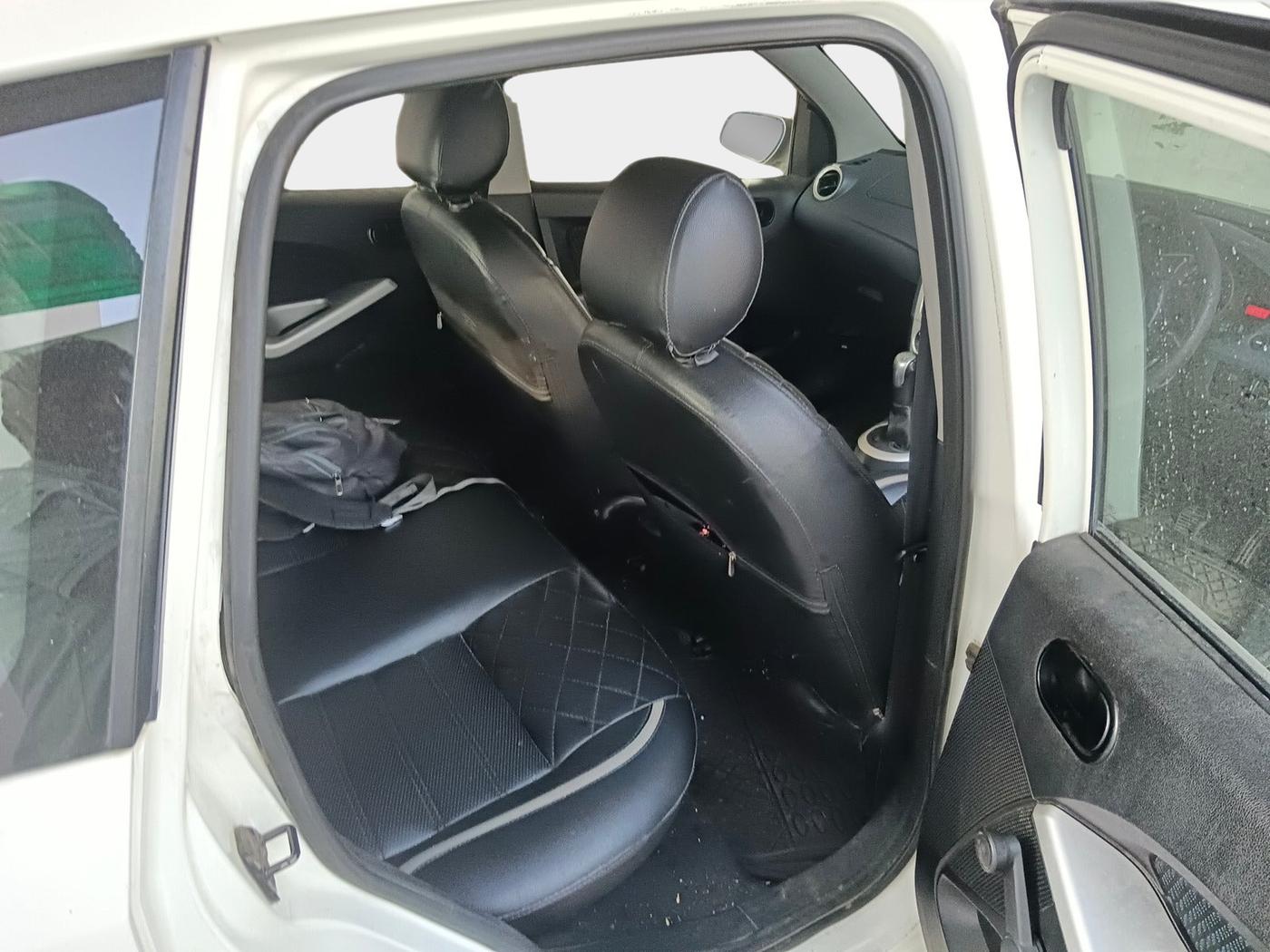 2013 Ford Figo TITANIUM 1.4 DIESEL, Diesel, Manual, 1,26,331 km, interior