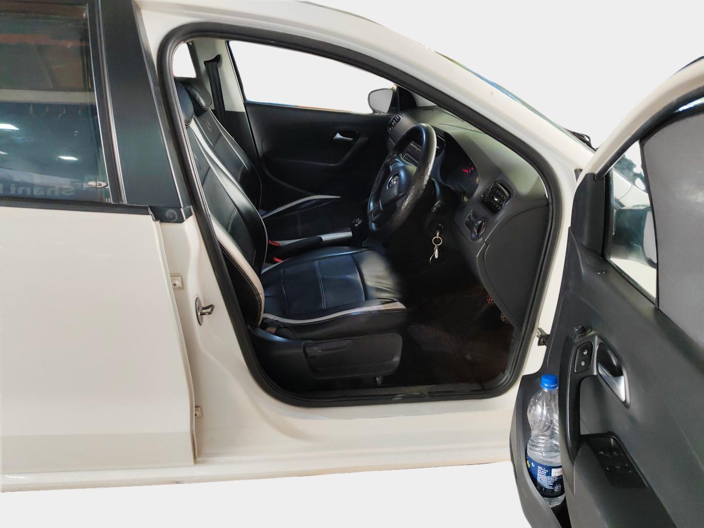 2018 Volkswagen Polo COMFORTLINE 1.0L MPI, Petrol, Manual, 1,16,906 km, interior