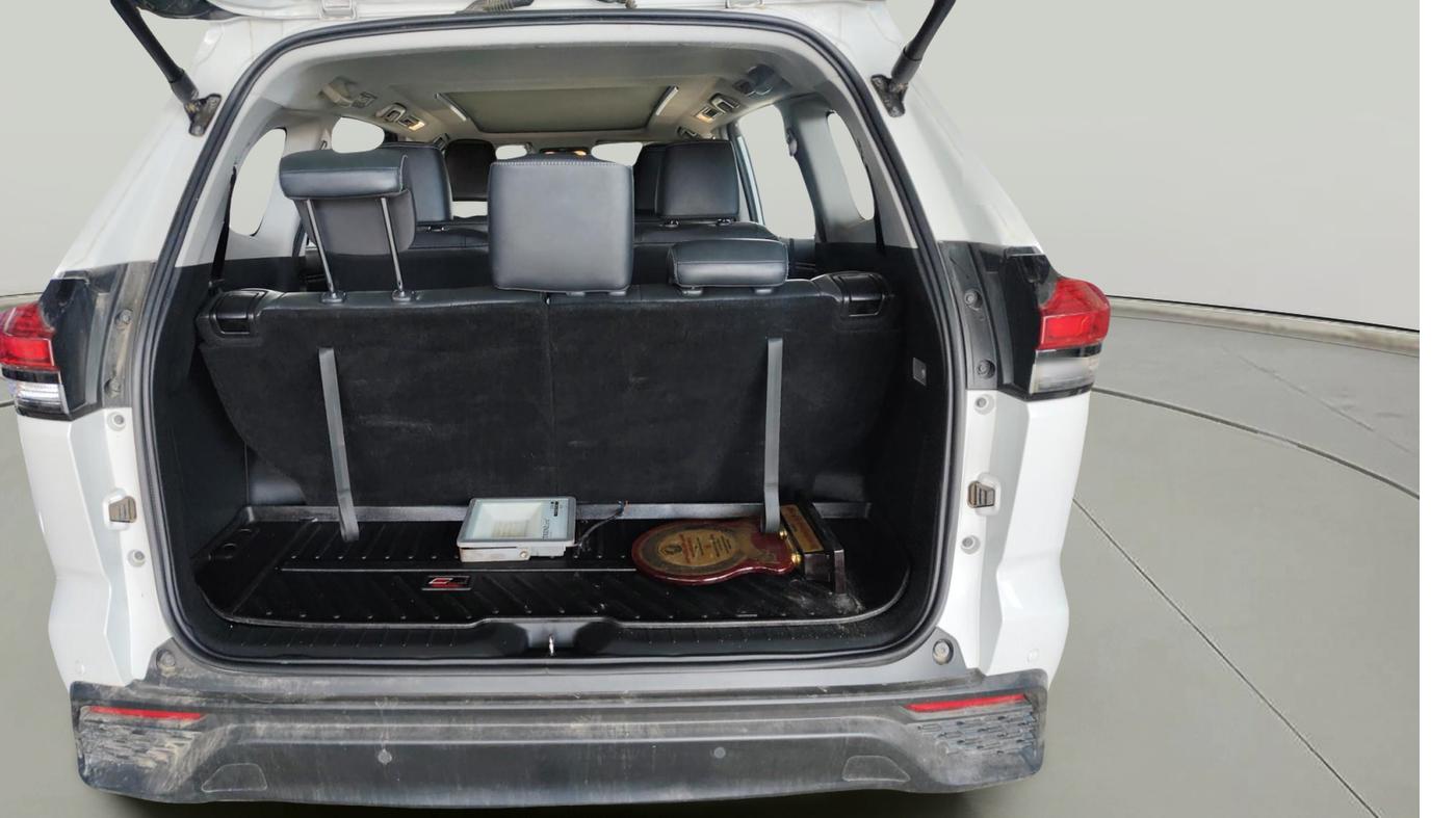 2025 Maruti Invicto ALPHA PLUS 7 STRONG HYBRID , Hybrid, Automatic, 26,000 km, exterior
