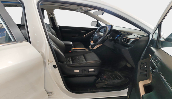 2025 Maruti Invicto ALPHA PLUS 7 STRONG HYBRID , Hybrid, Automatic, 22,707 km, interior