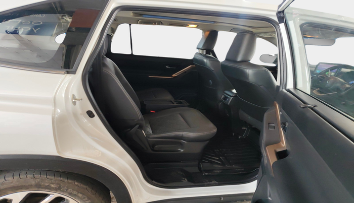 2025 Maruti Invicto ALPHA PLUS 7 STRONG HYBRID , Hybrid, Automatic, 22,707 km, interior