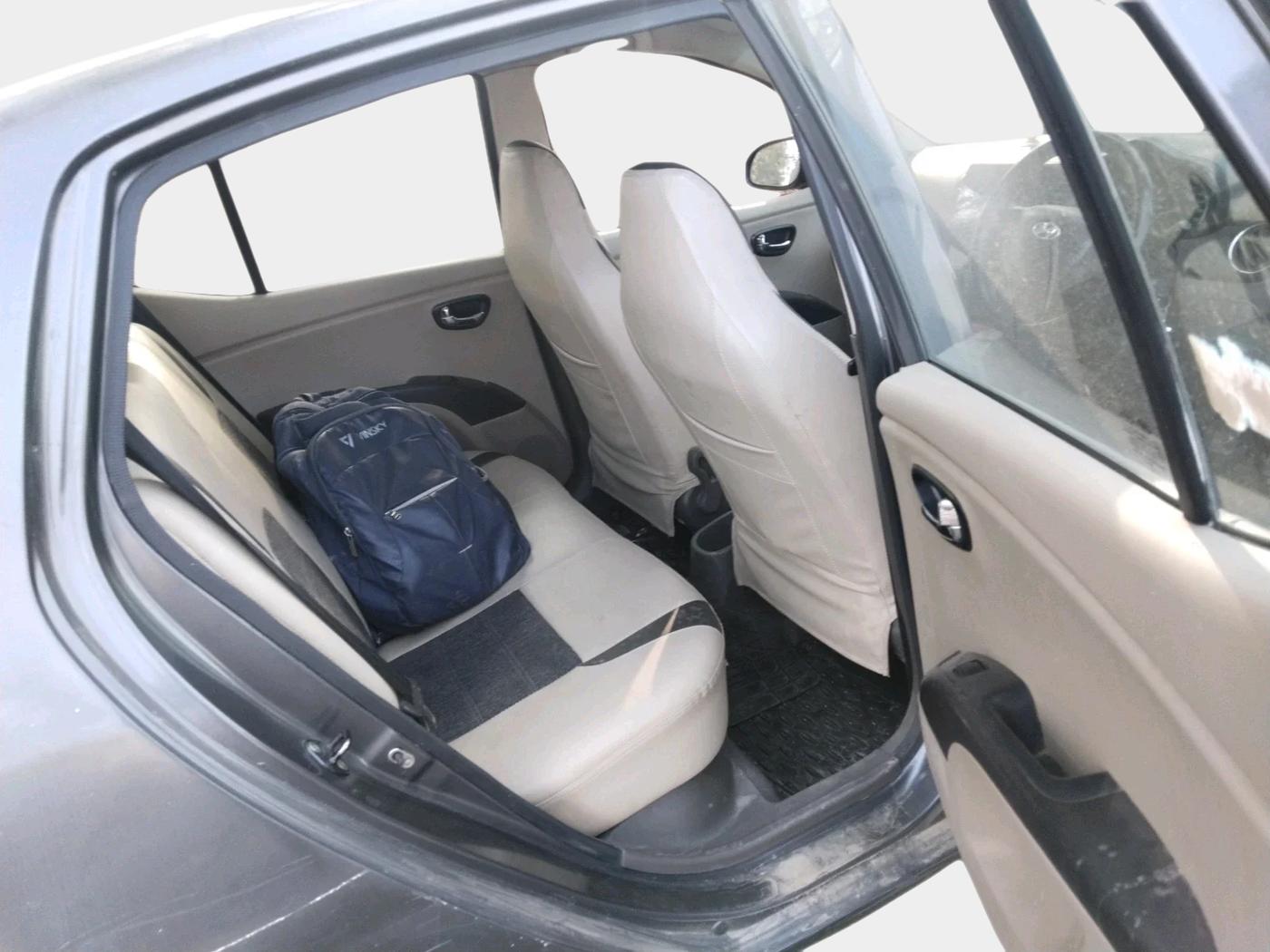 2011 Hyundai i10 MAGNA 1.2, Petrol, Manual, 97,500 km, interior