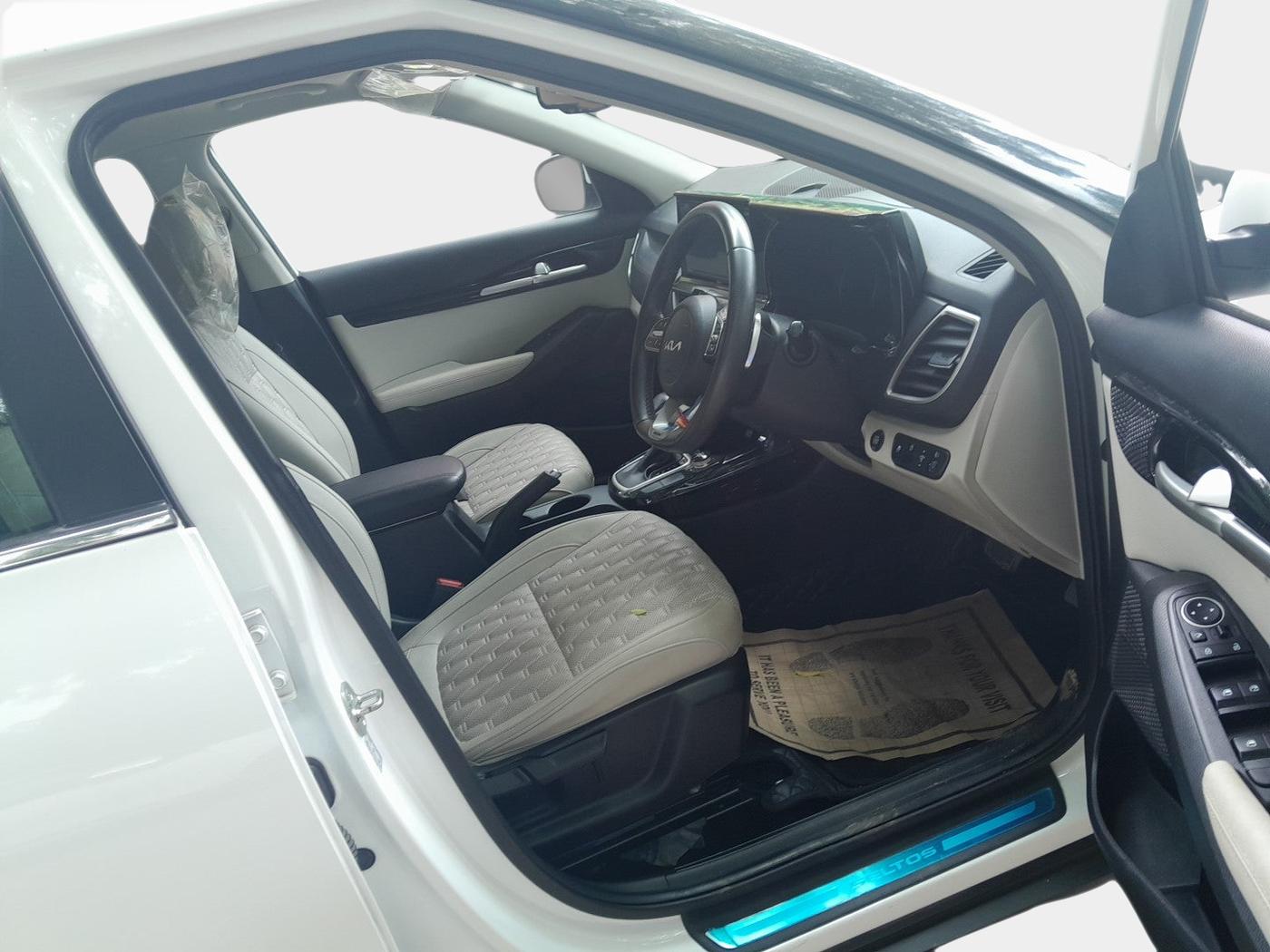 2023 KIA SELTOS  HTX IVT G, Petrol, Automatic, 10,800 km, interior