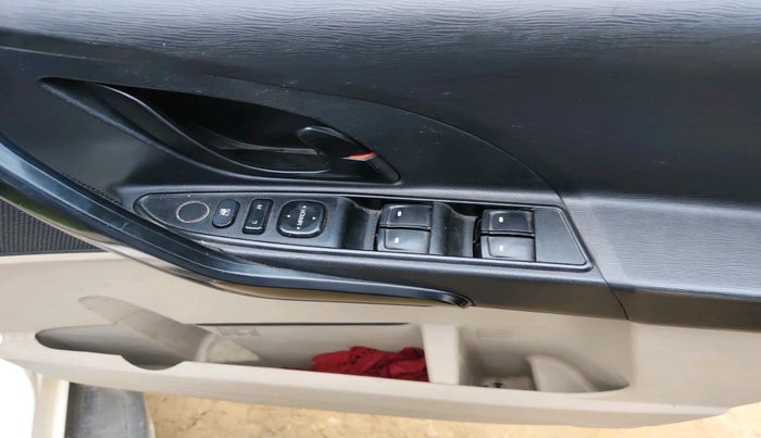 2018 Mahindra XUV500 W4, Diesel, Manual, 86,955 km, interior