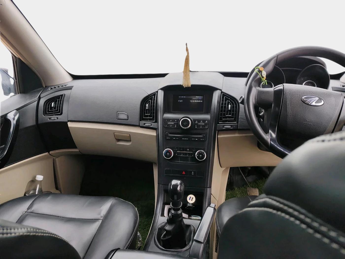 2018 Mahindra XUV500 W4, Diesel, Manual, 86,955 km, interior