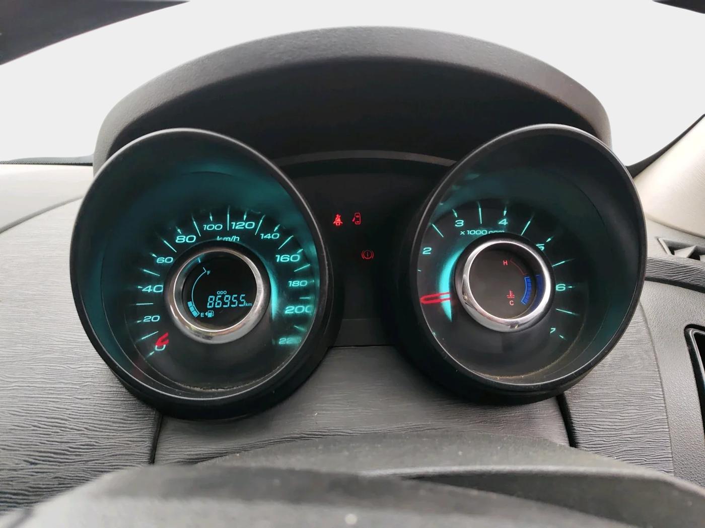 2018 Mahindra XUV500 W4, Diesel, Manual, 86,955 km, interior