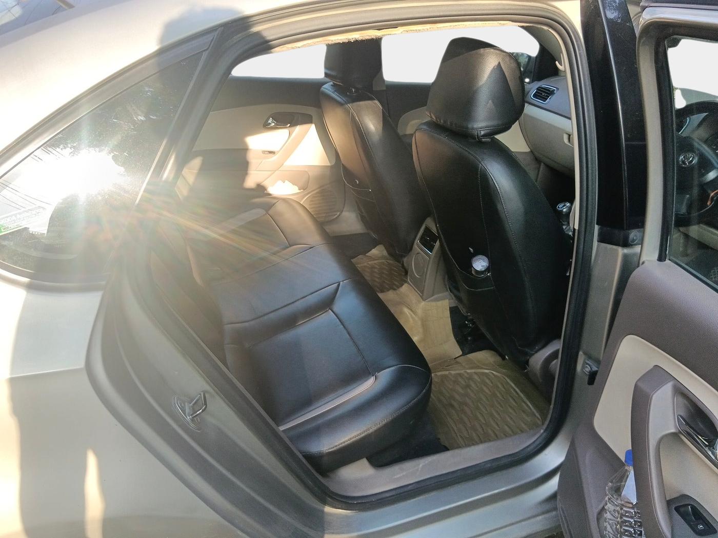 2013 Skoda Rapid AMBITION 1.6 MPI MT PLUS, Petrol, Manual, 1,11,486 km, interior