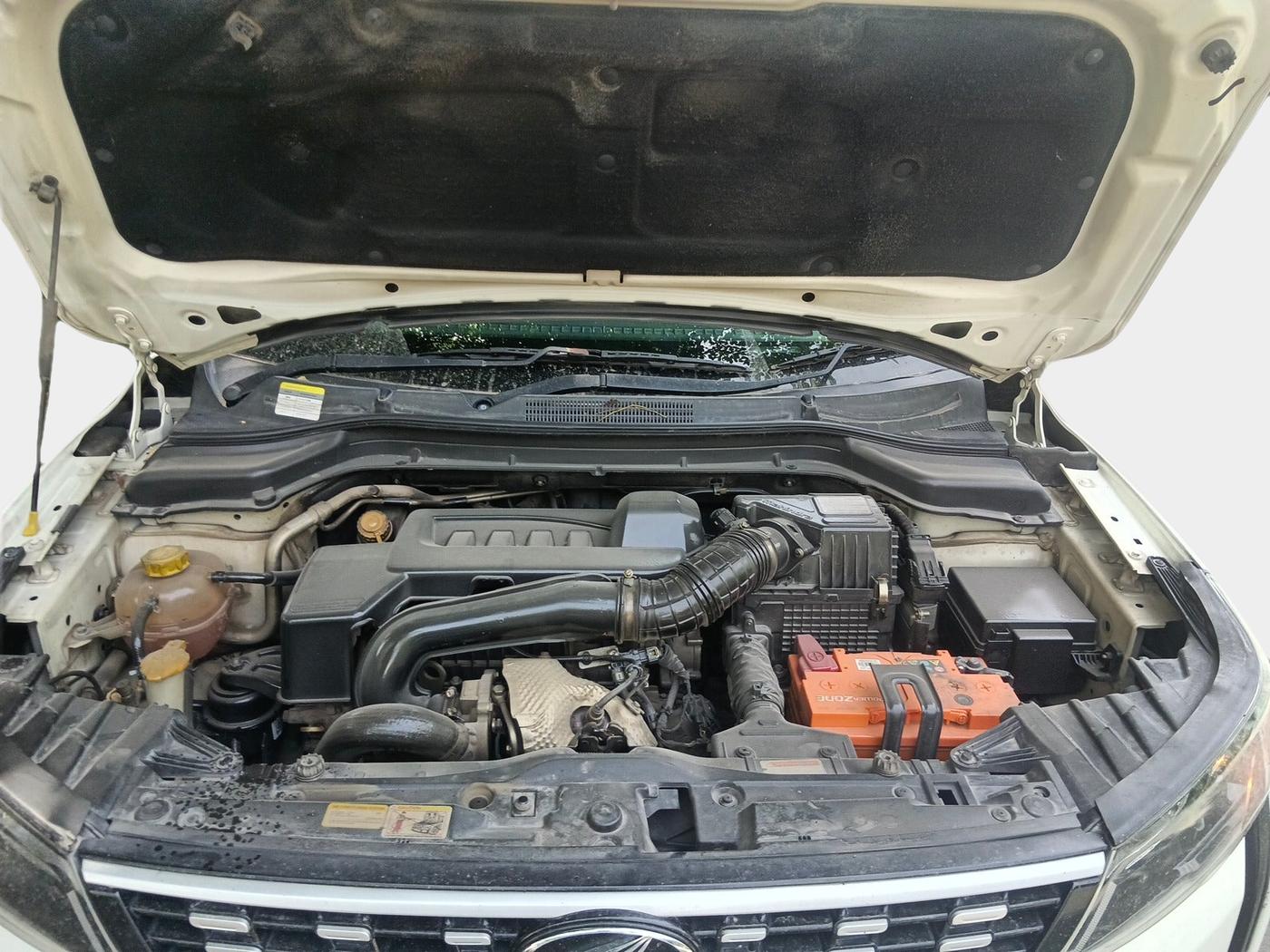 2020 Mahindra XUV300 W6 1.5 Diesel, Diesel, Manual, 1,25,484 km, exterior