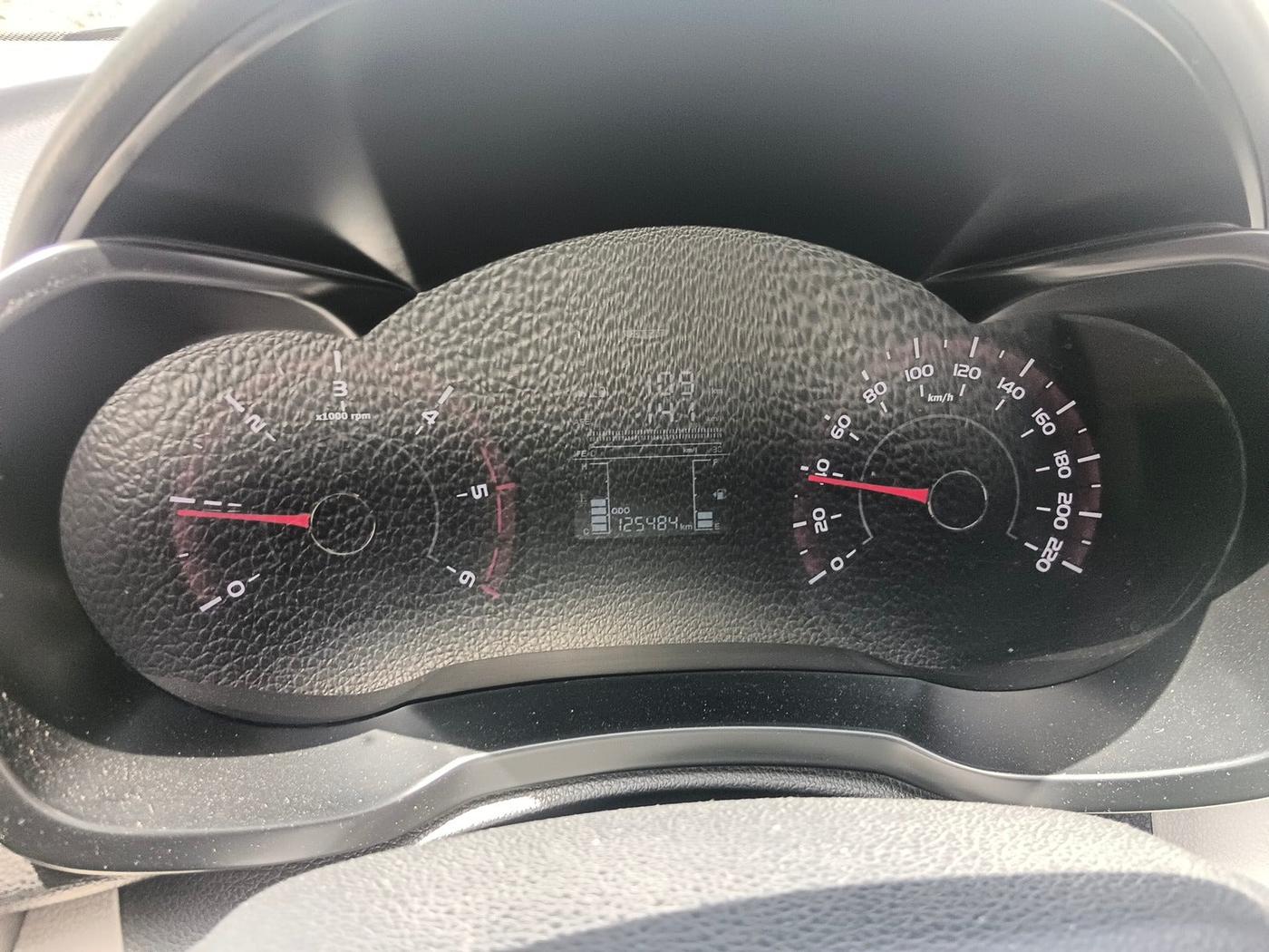 2020 Mahindra XUV300 W6 1.5 Diesel, Diesel, Manual, 1,25,484 km, interior