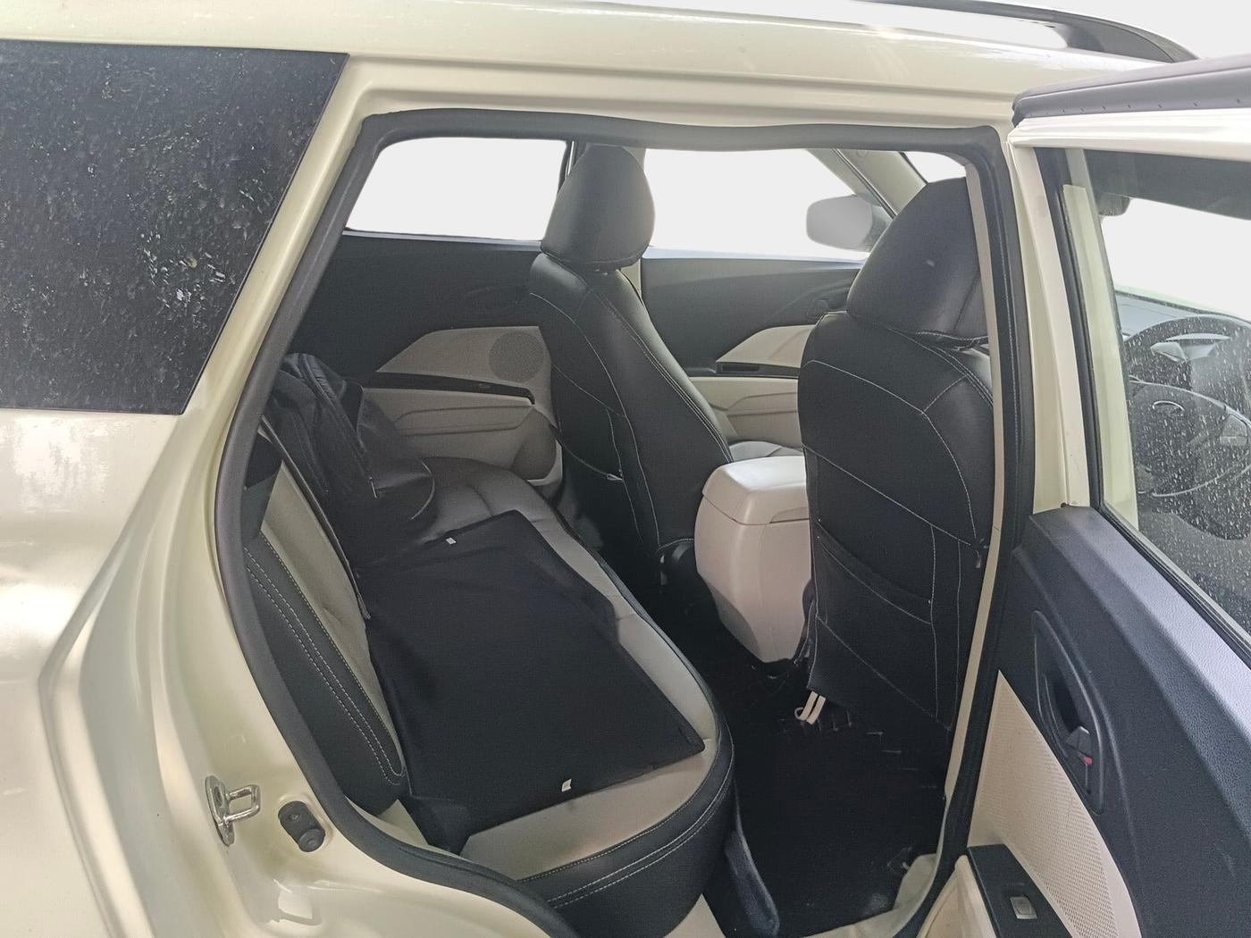 2020 Mahindra XUV300 W6 1.5 Diesel, Diesel, Manual, 1,25,484 km, interior